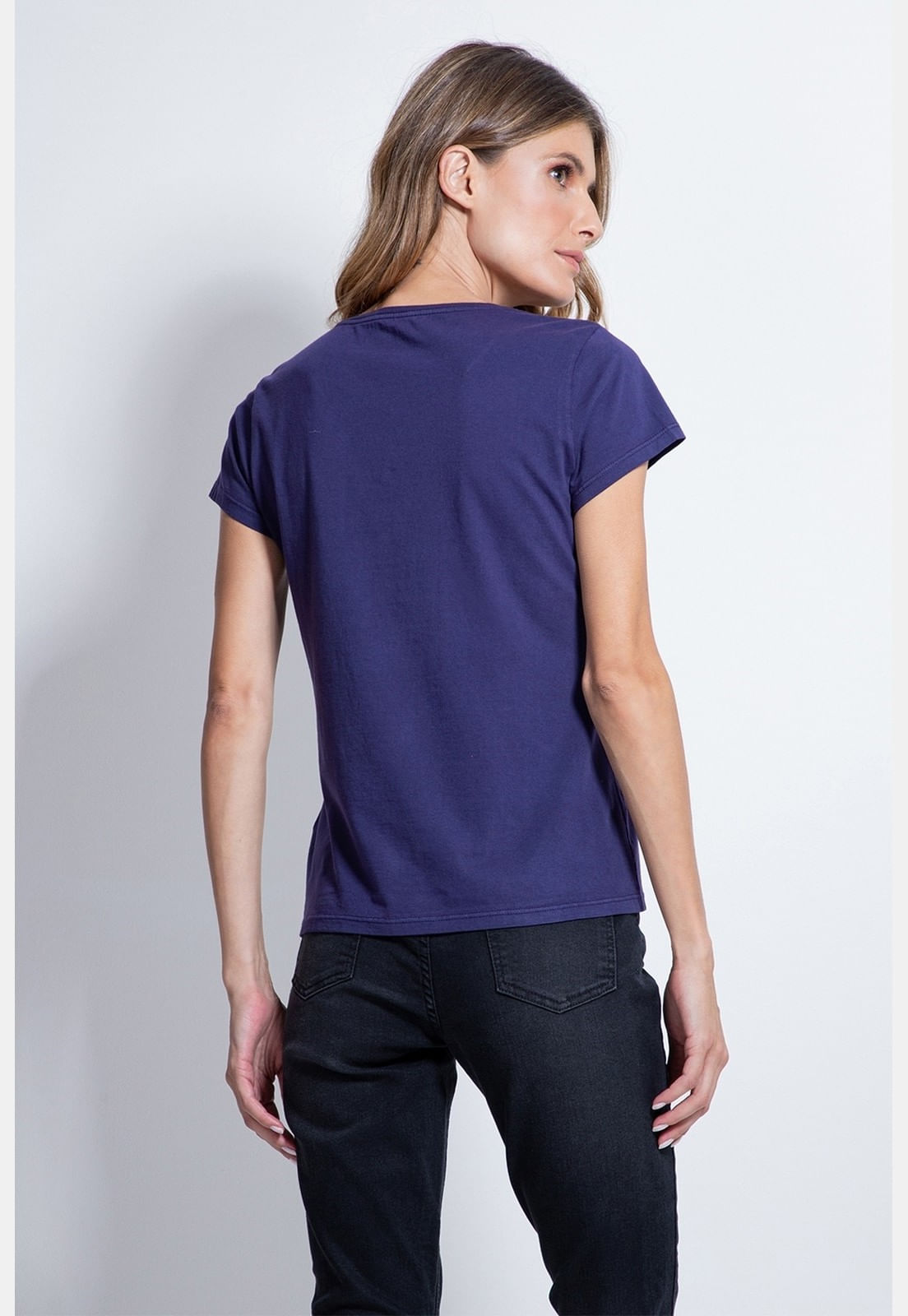 Camiseta Silk Logo Triangulo Guess Azul Escuro - Imagem 11