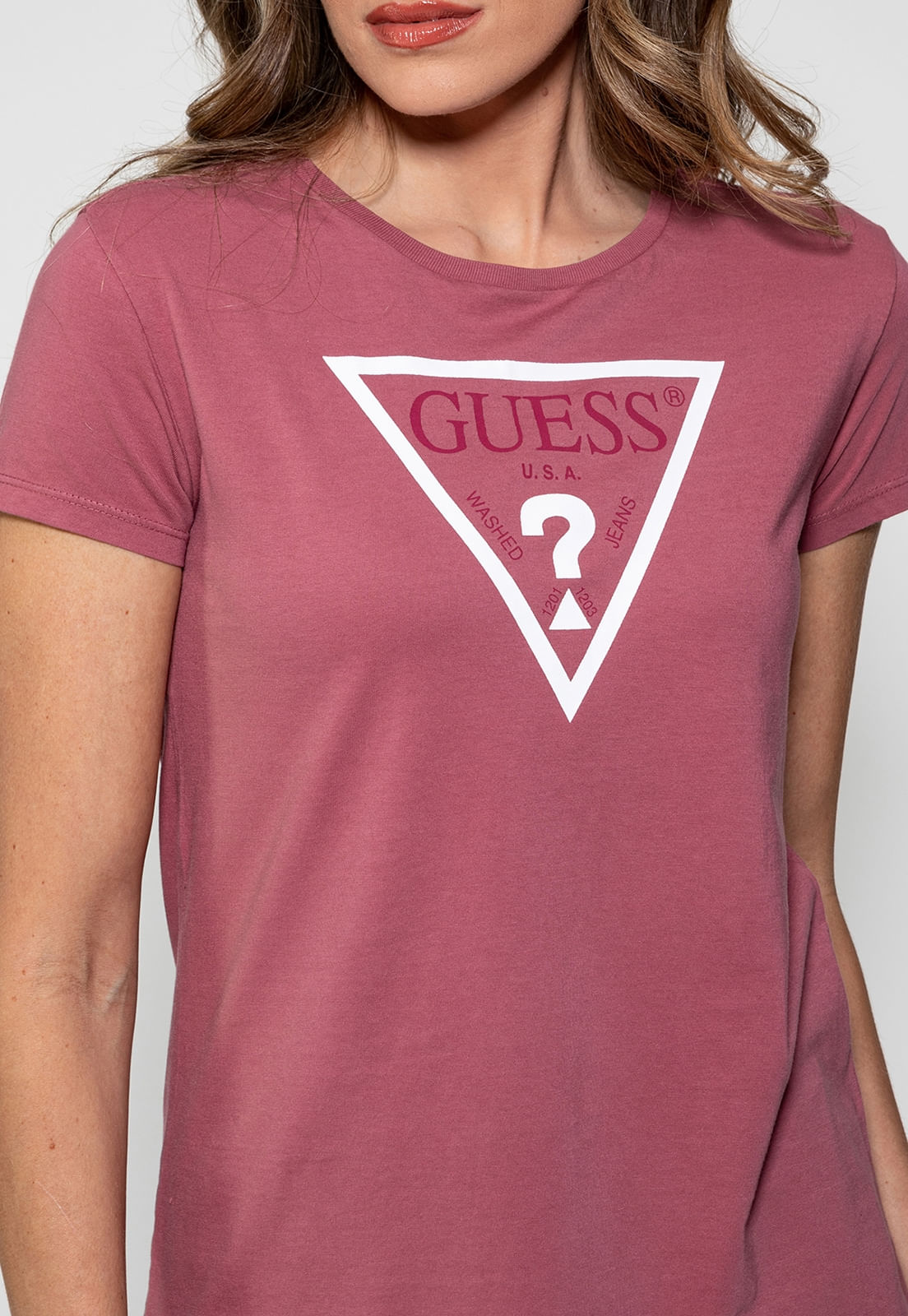 Camiseta Silk Logo Triangulo Guess Vinho - Imagem 22