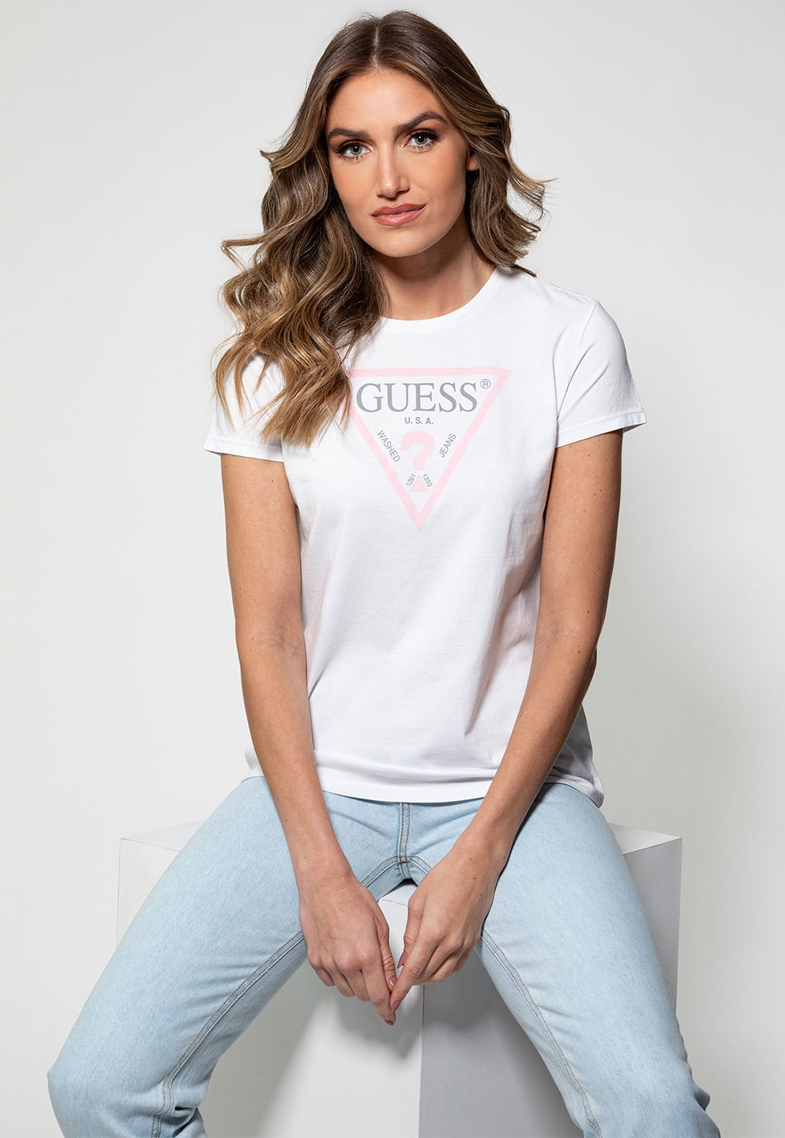 Camiseta Silk Logo Triangulo Guess Branco - Imagem 15