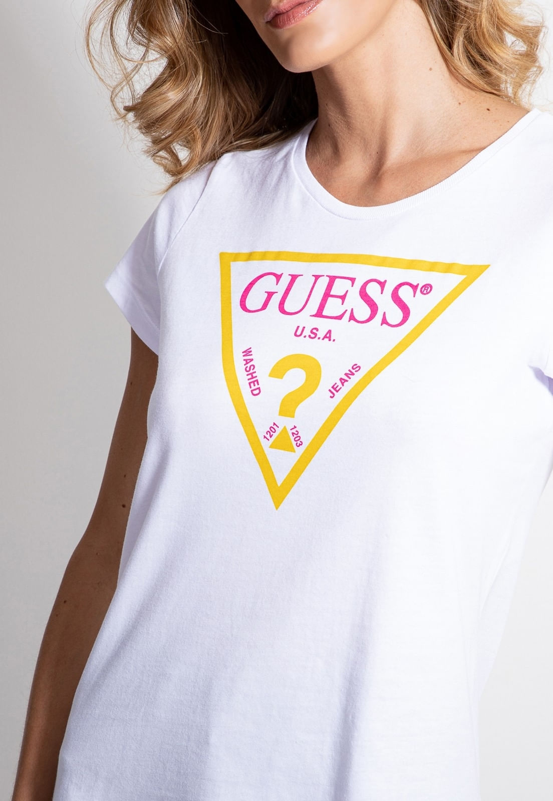 Camiseta Silk Logo Triangulo Guess Branco - Imagem 12