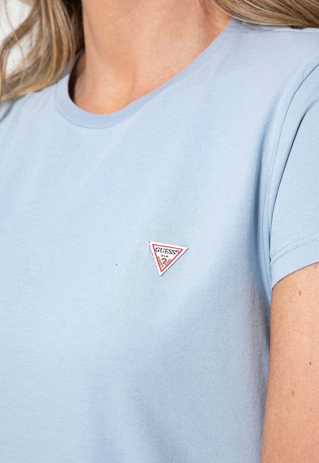Camiseta Etiqueta Guess Triangulo Azul Claro - Imagem 9