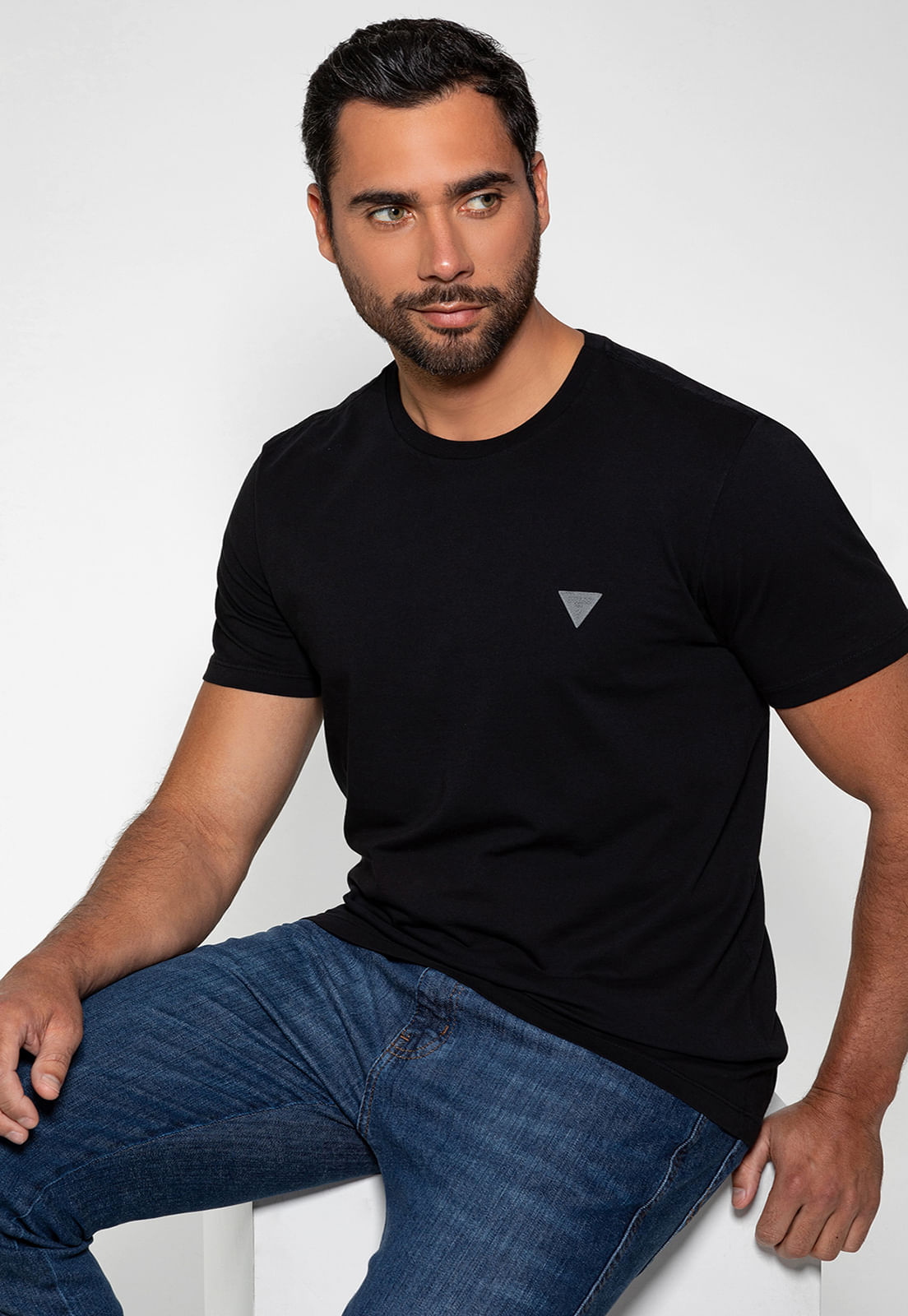 Camiseta Triângulo Emborrachado Guess Preto - Imagem 10