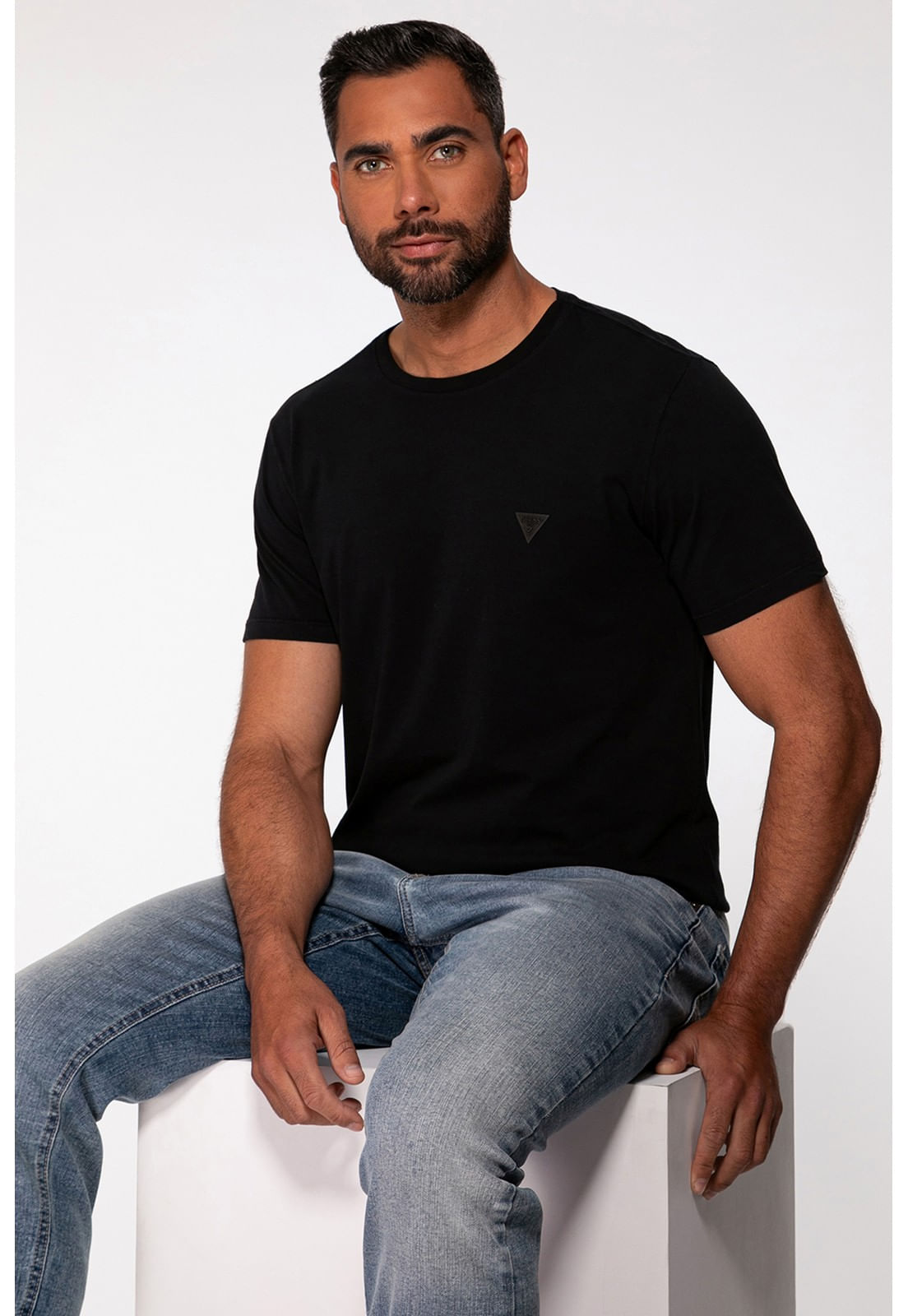 Camiseta Triângulo Emborrachado Guess Preto - Imagem 11