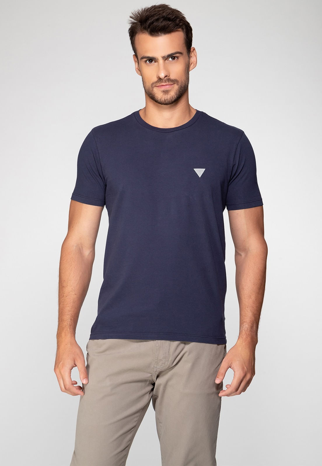 Camiseta Triângulo Emborrachado Guess Azul Escuro - Imagem 15
