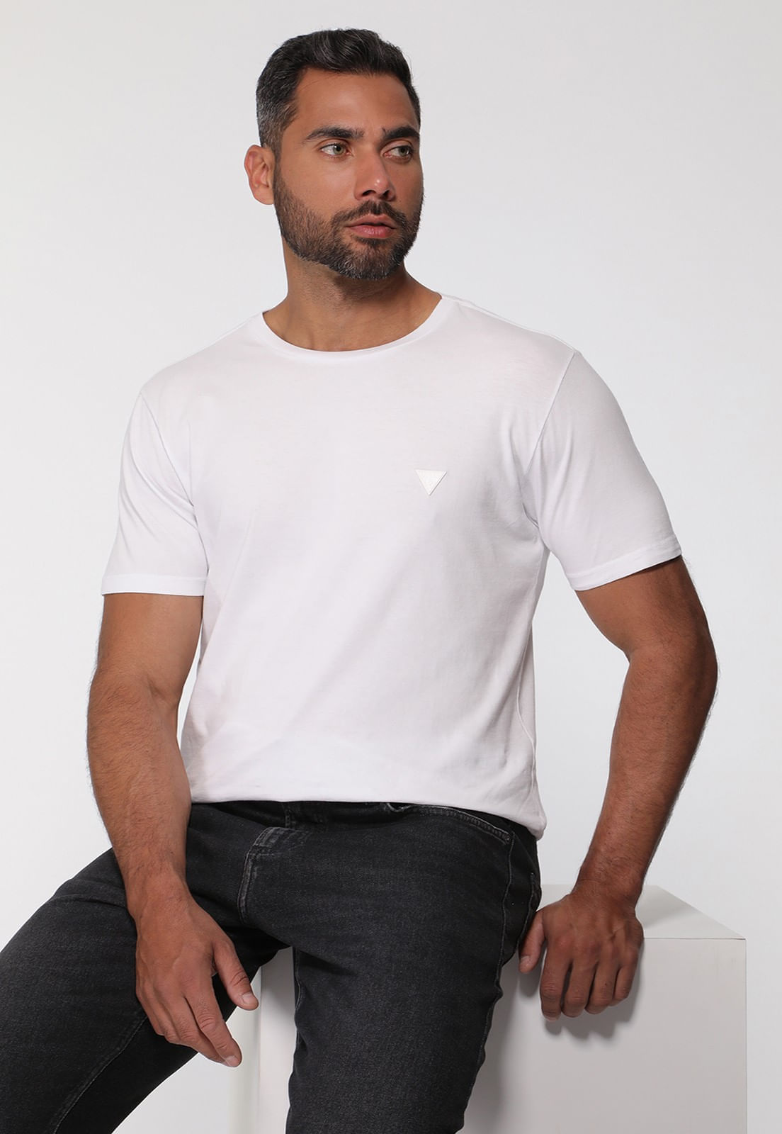 Camiseta Triângulo Emborrachado Guess Branco - Imagem 17