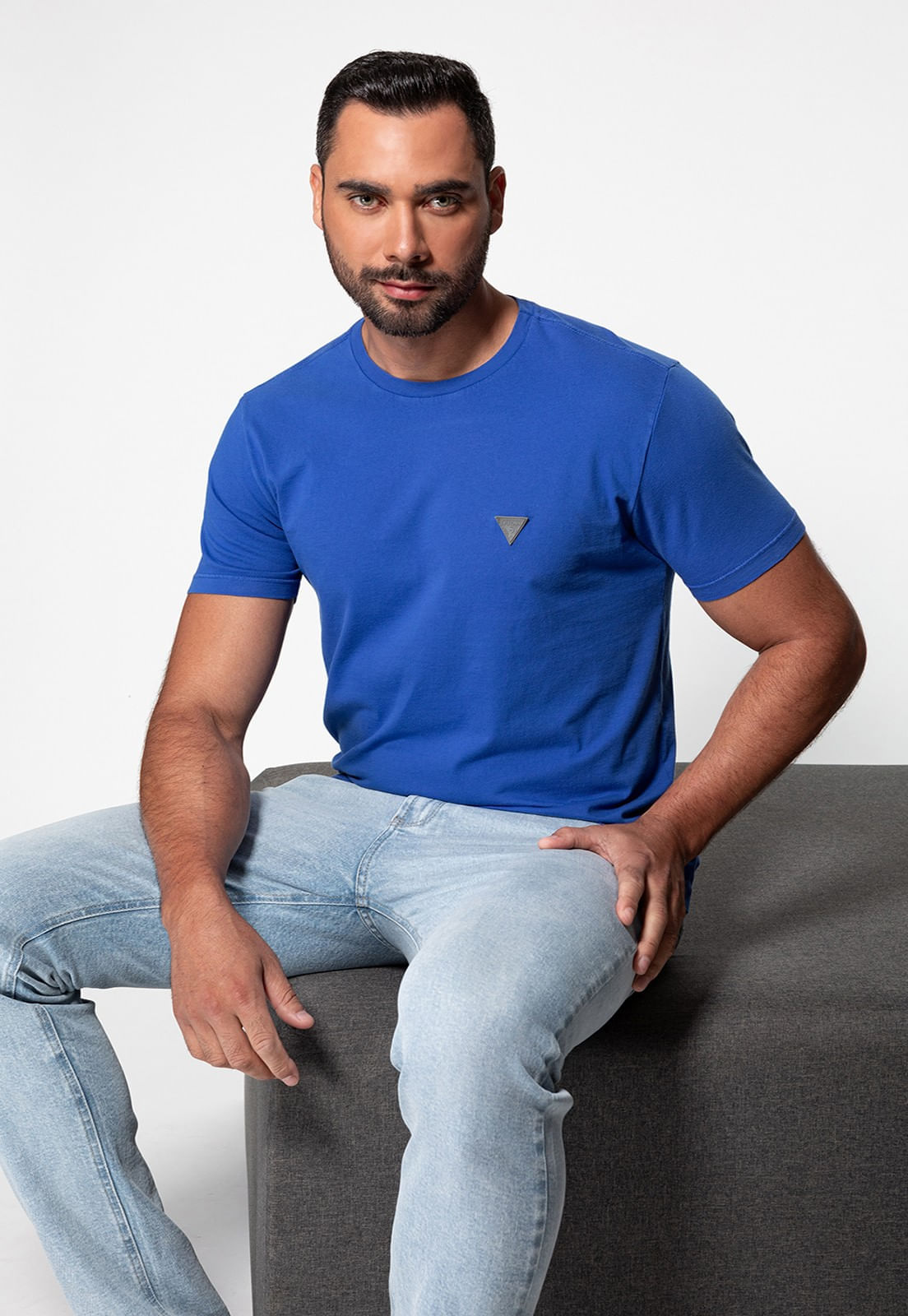 Camiseta Triângulo Emborrachado Guess Azul - Imagem 42