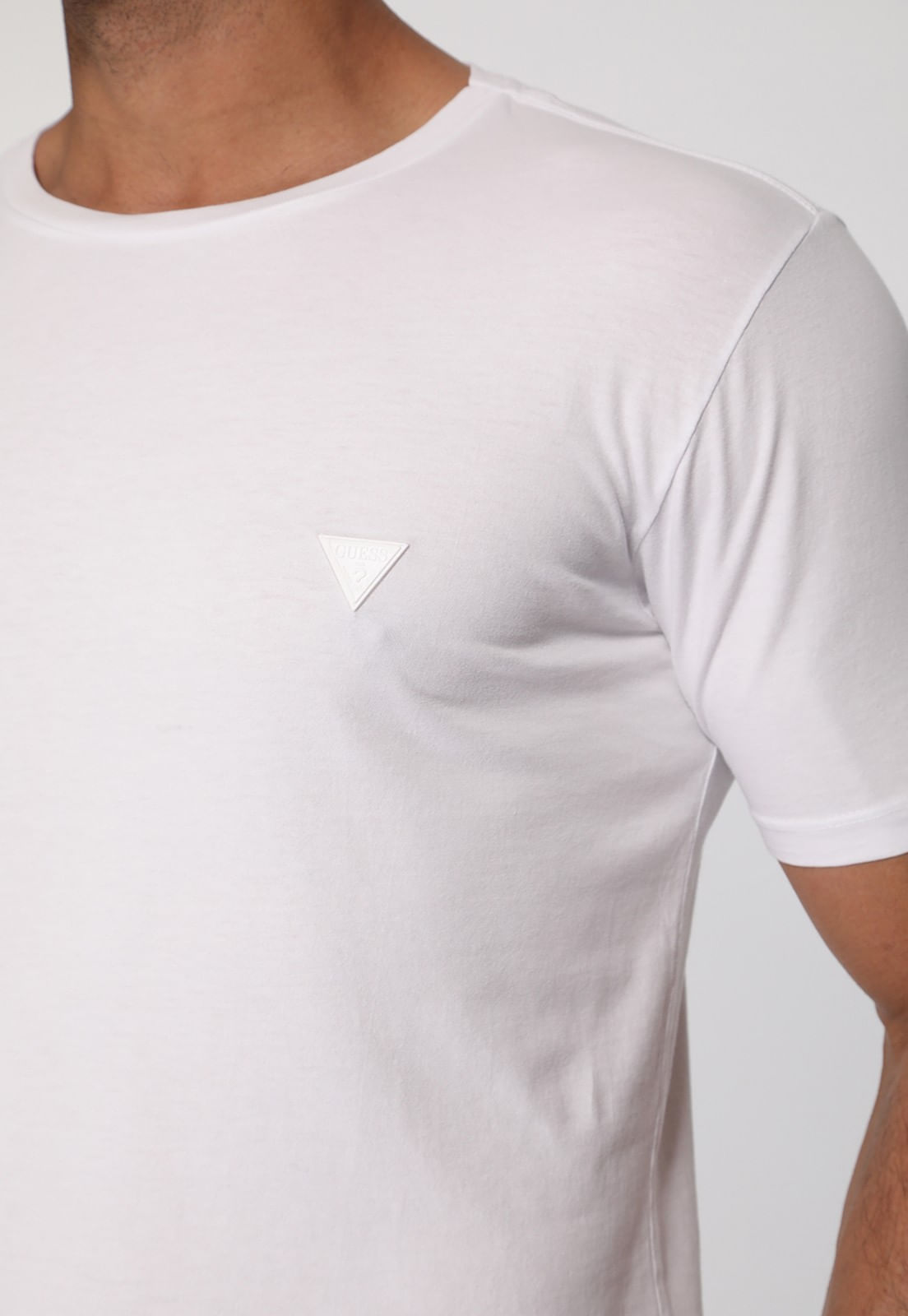 Camiseta Triângulo Emborrachado Guess Branco - Imagem 9
