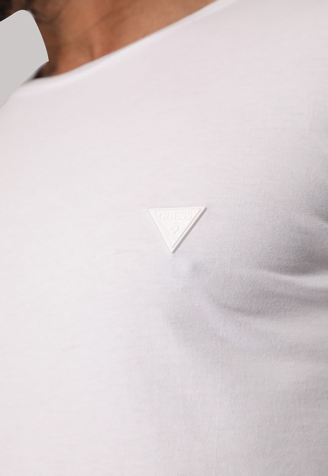 Camiseta Triângulo Emborrachado Guess Branco - Imagem 45