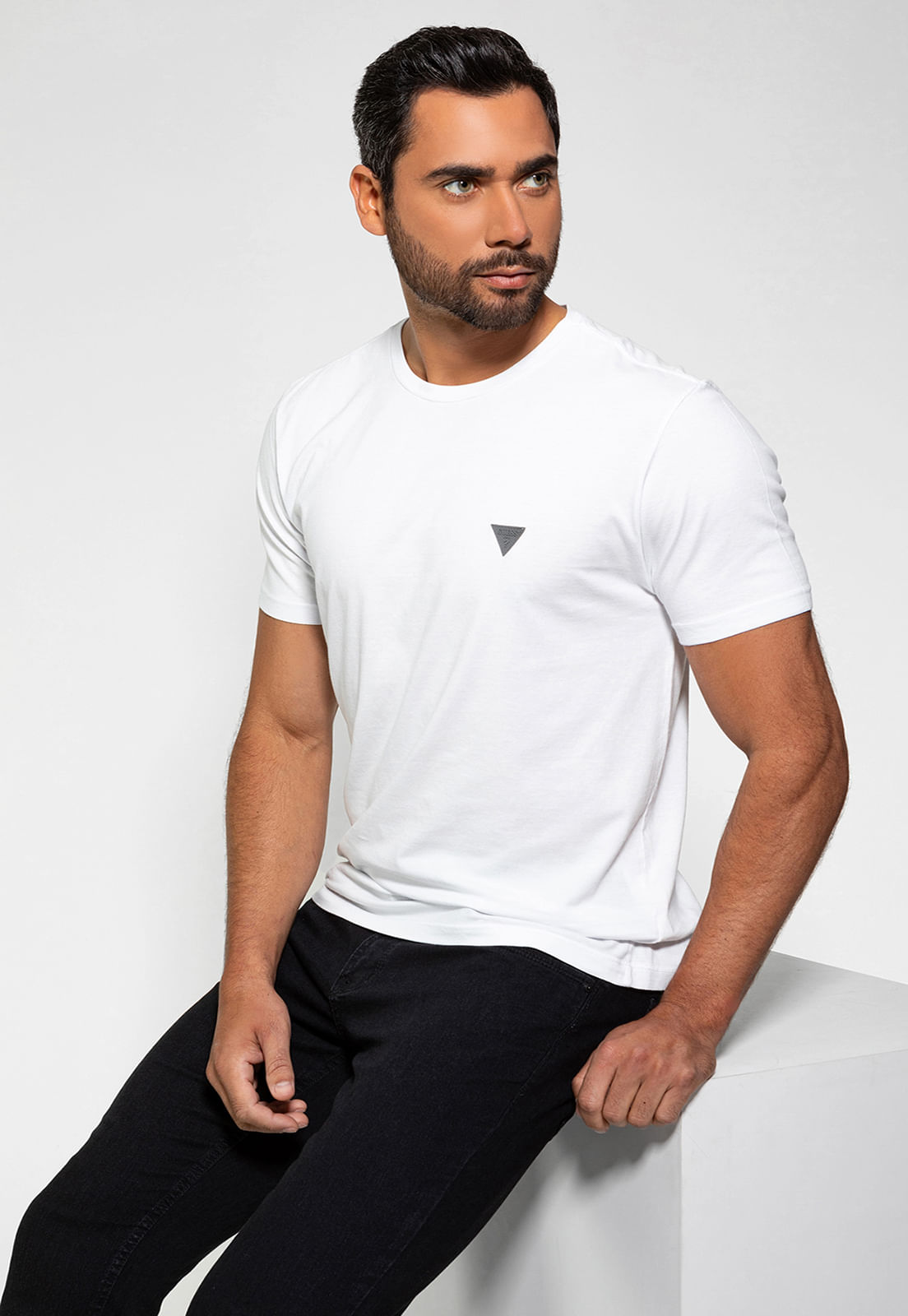 Camiseta Triângulo Emborrachado Guess Branco - Imagem 41
