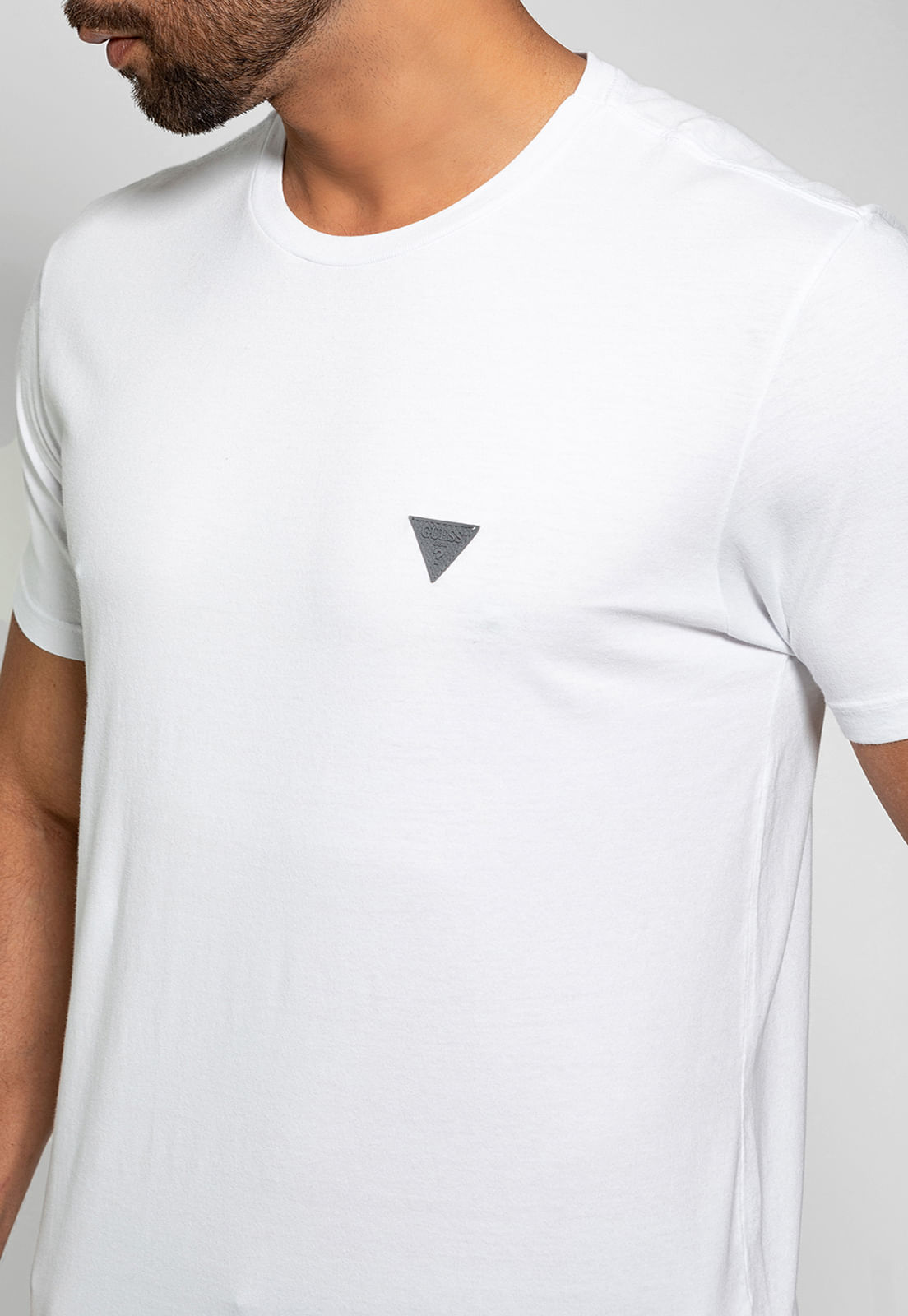Camiseta Triângulo Emborrachado Guess Branco - Imagem 9
