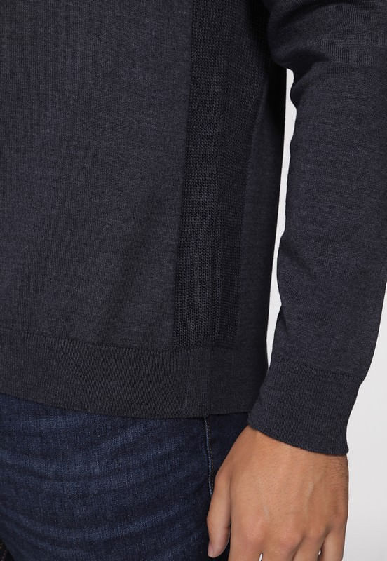 Blusa de Tricot Guess Triangulo G Azul Escuro - Imagem 40