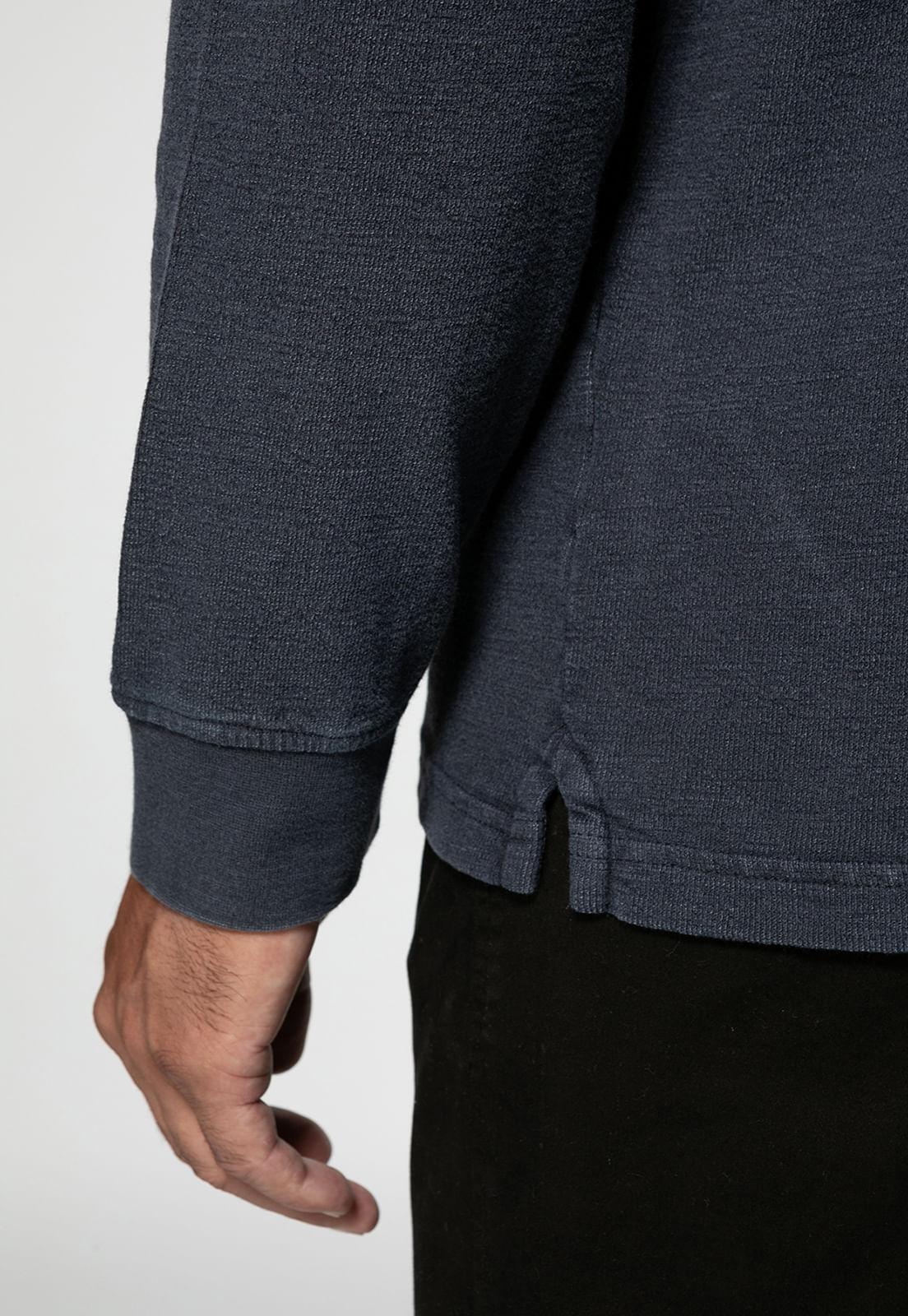 Camisa Malha Guess Tinturada Etiq Azul Escuro - Imagem 27