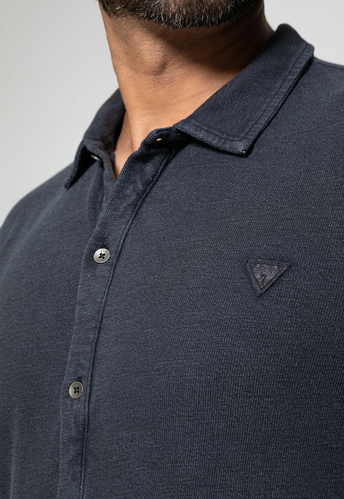 Camisa Malha Guess Tinturada Etiq Azul Escuro - Imagem 6