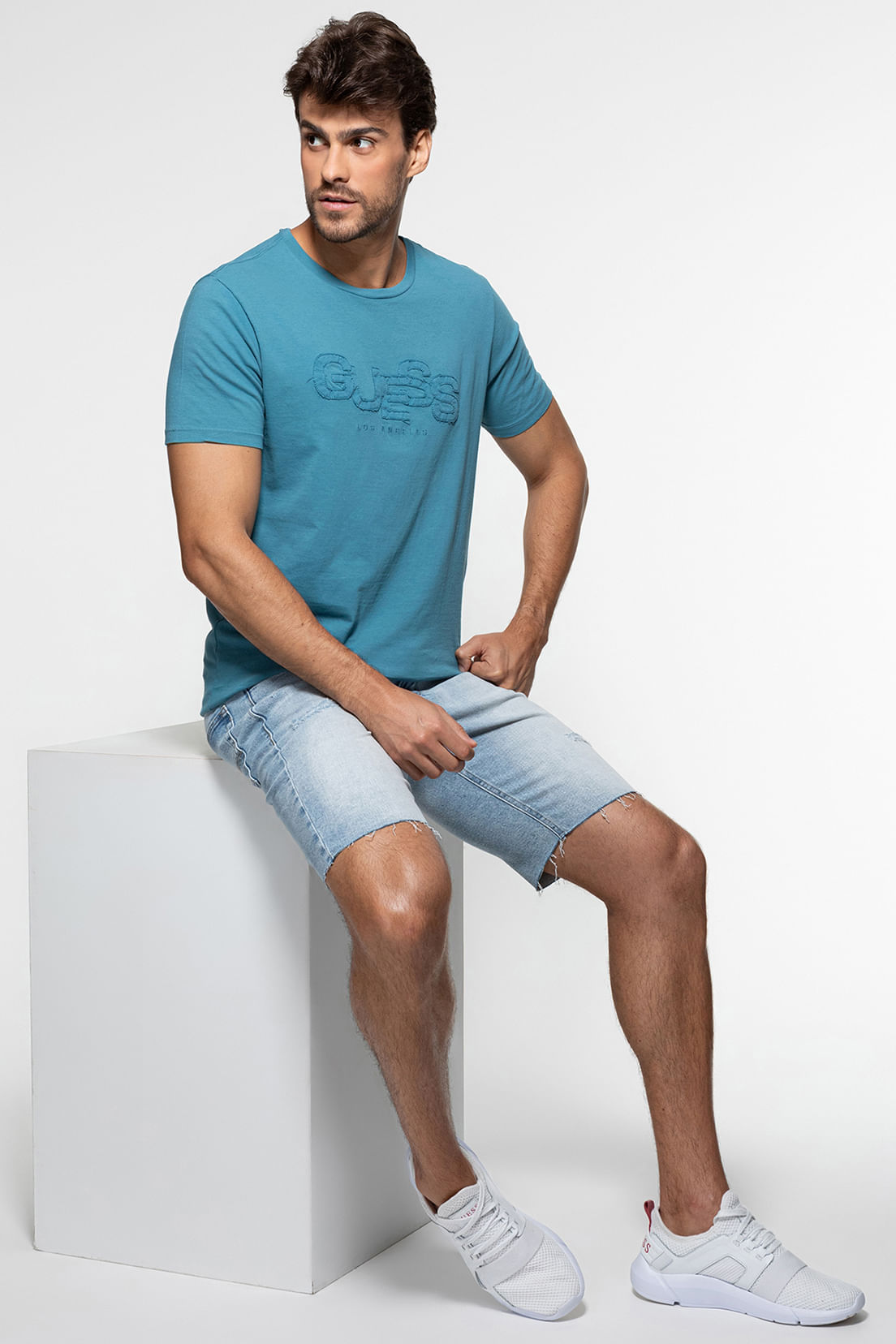 Bermuda Jeans Puídos Barra A Fio Azul Claro - Imagem 20