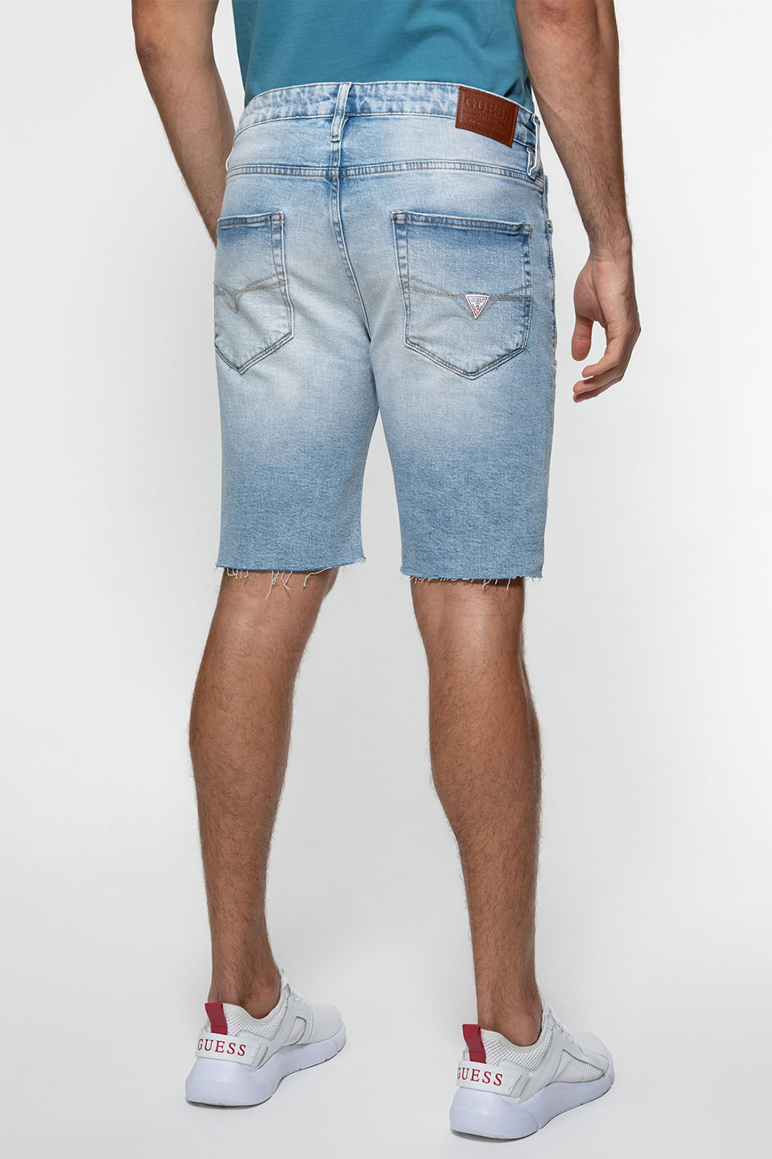 Bermuda Jeans Puídos Barra A Fio Azul Claro - Imagem 28