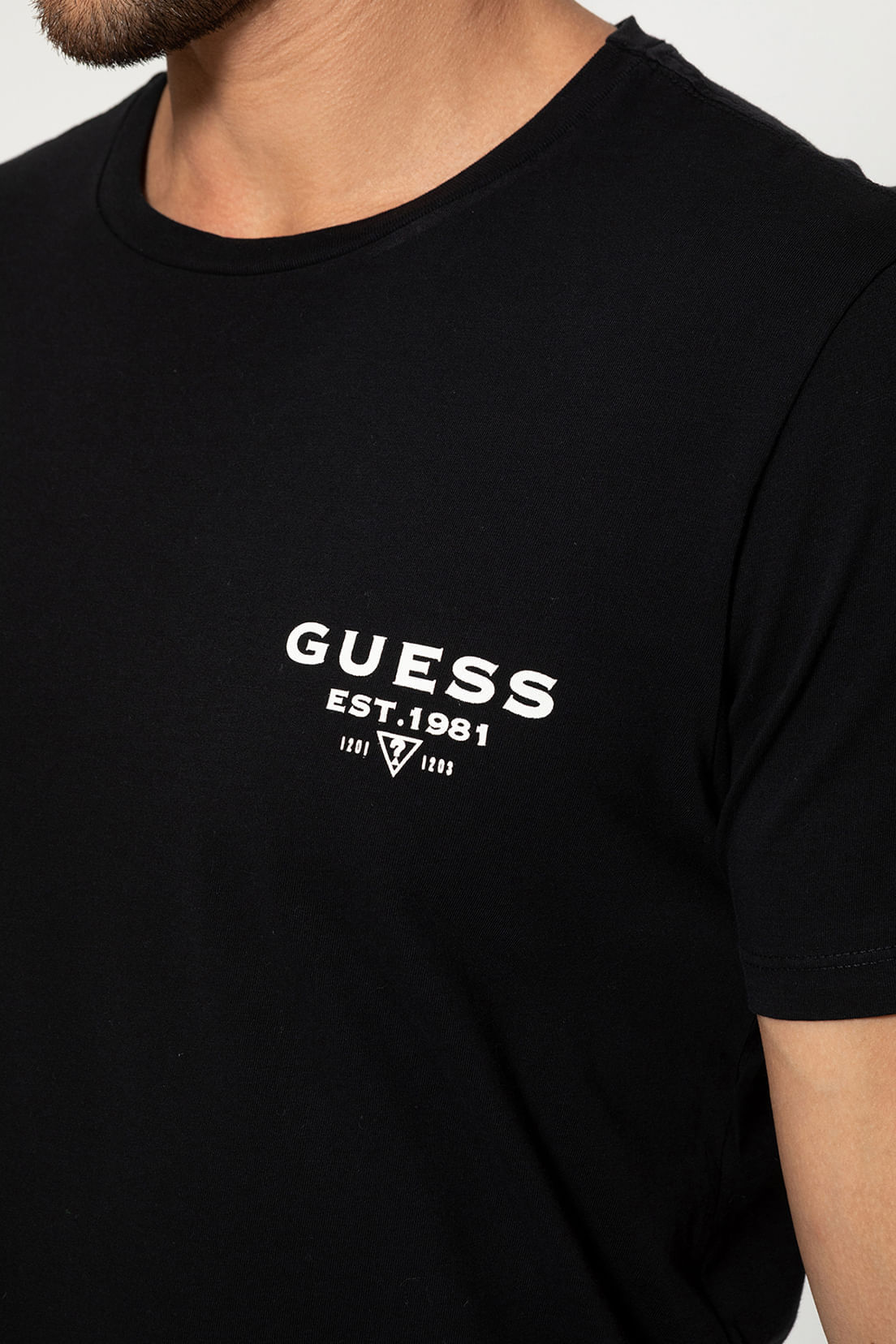 Camiseta Est 1981 Guess Preto - Imagem 43