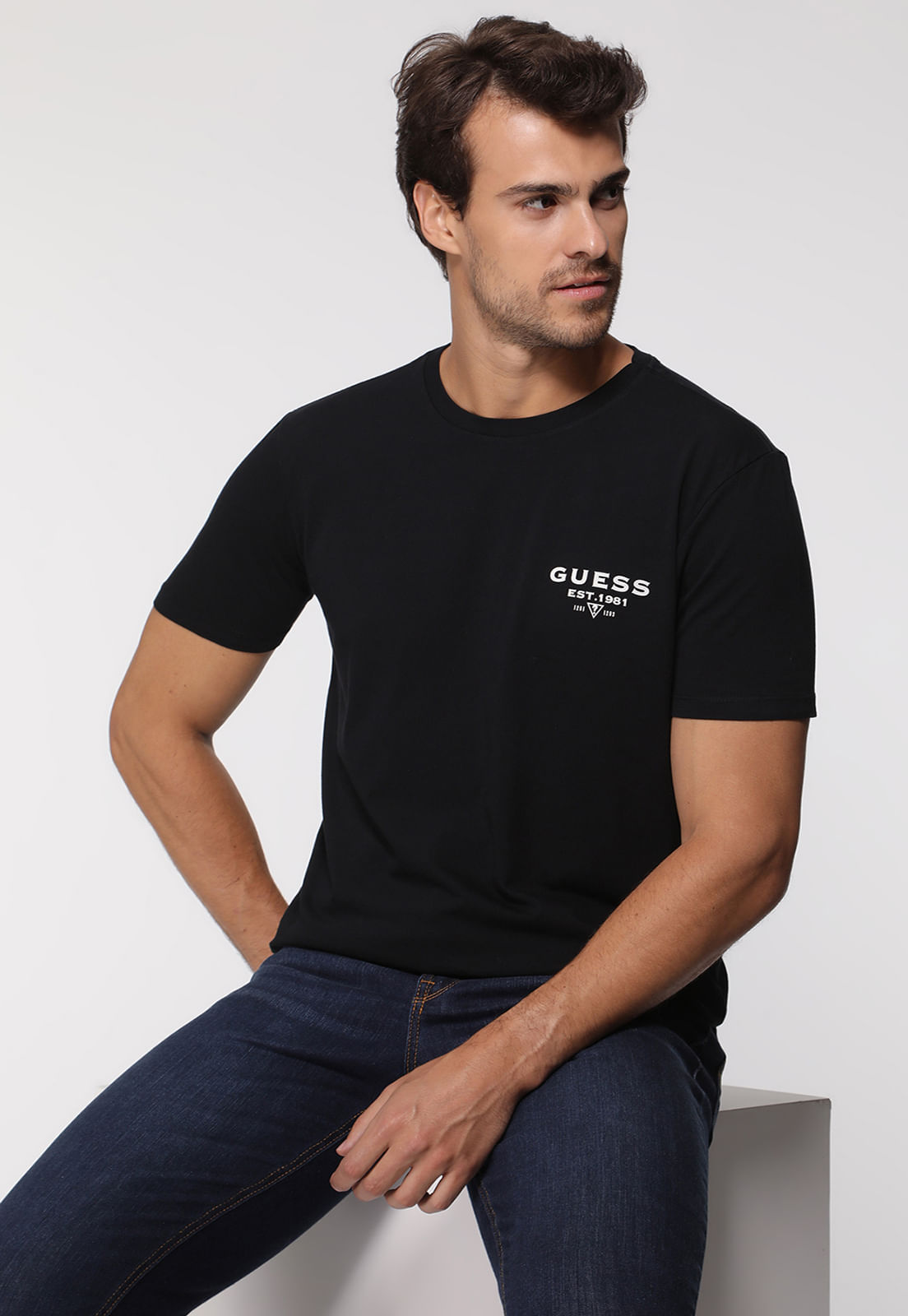 Camiseta Est 1981 Guess Preto - Imagem 11