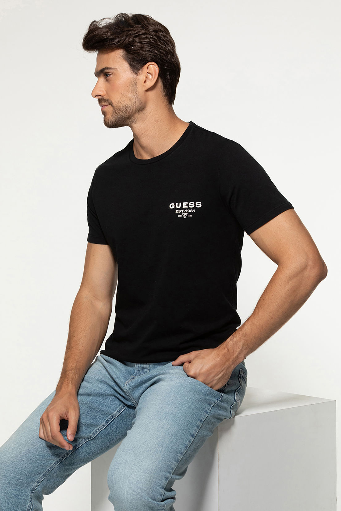Camiseta Est 1981 Guess Preto - Imagem 36