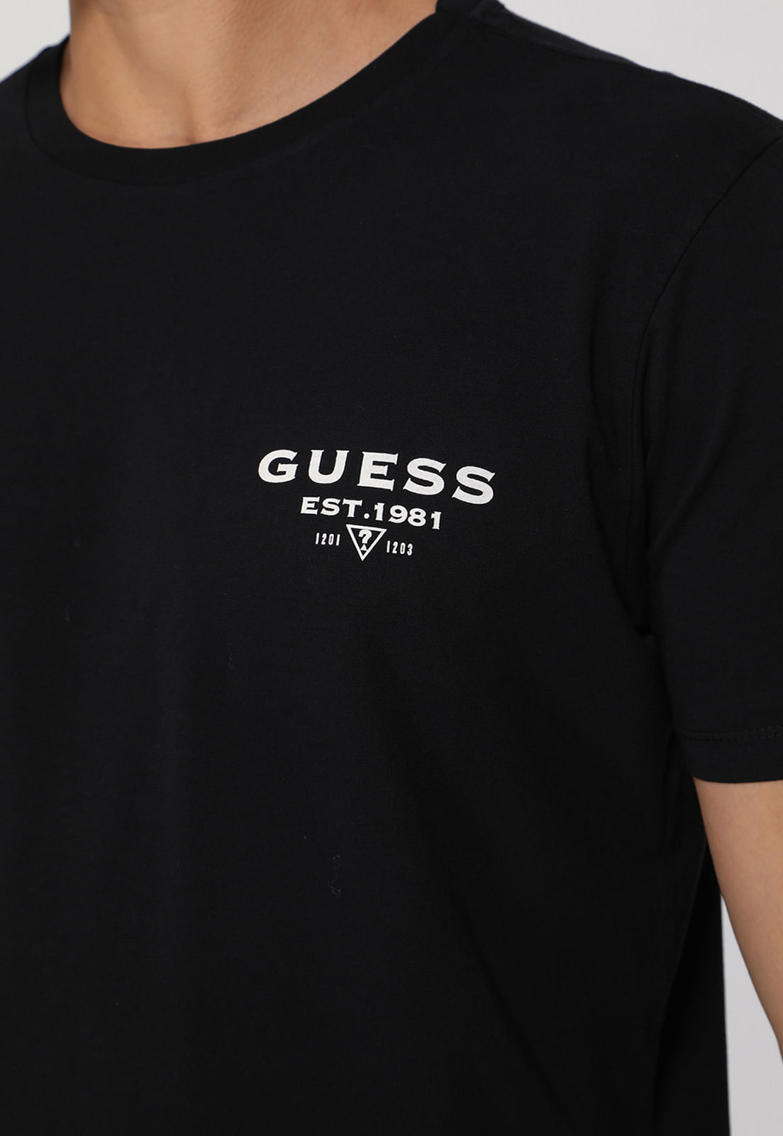 Camiseta Est 1981 Guess Preto - Imagem 39