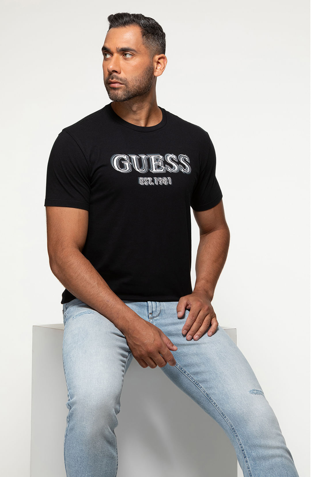 Camiseta Silk Bordado Guess Preto - Imagem 6