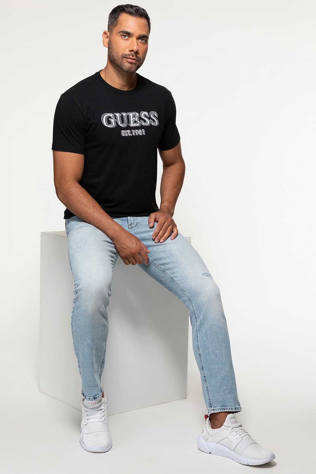 Camiseta Silk Bordado Guess Preto - Imagem 17