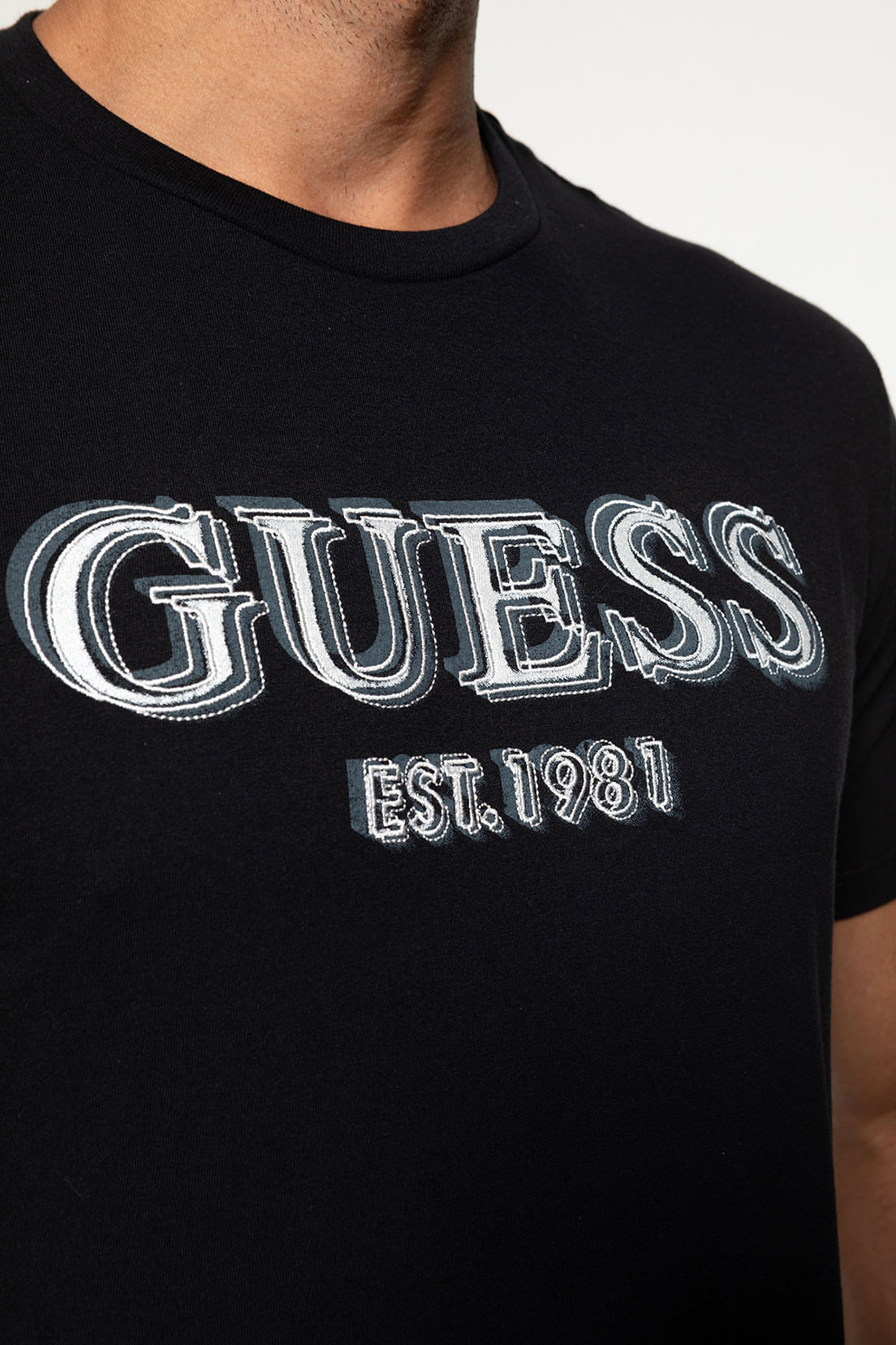 Camiseta Silk Bordado Guess Preto - Imagem 21