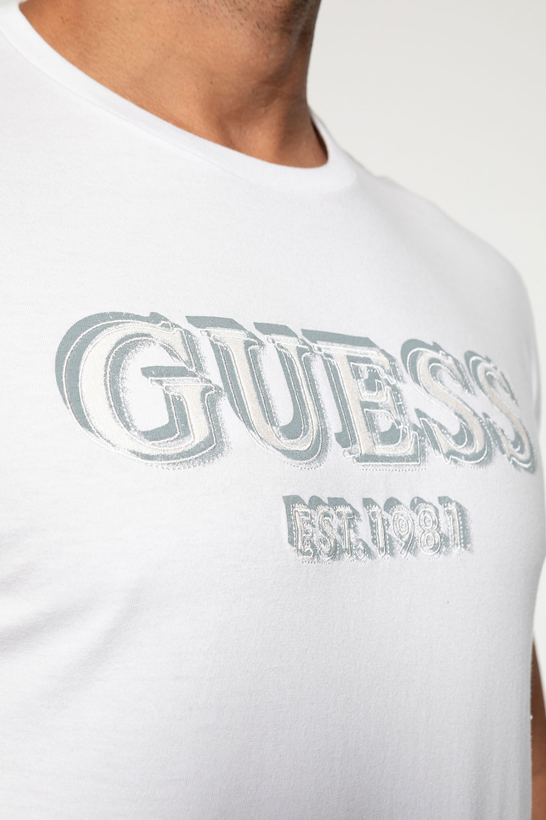 Camiseta Silk Bordado Guess Branco - Imagem 13