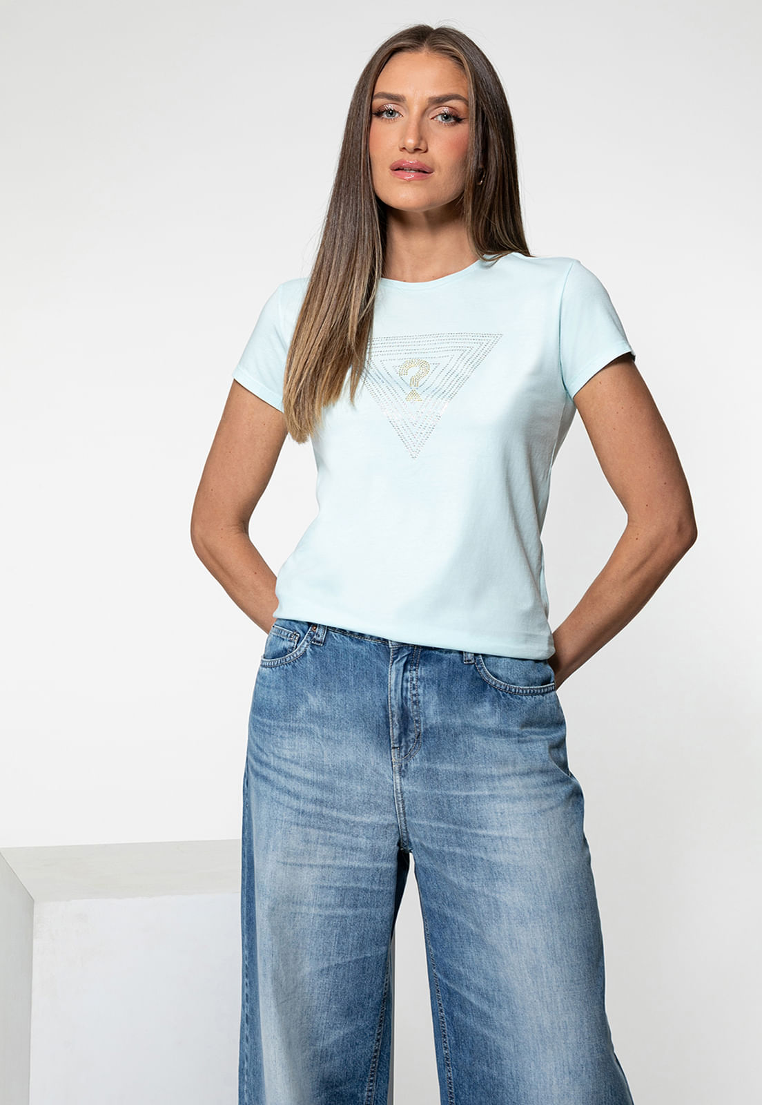 T-shirt Guess Triangs Hot Fix Azul Claro - Imagem 25