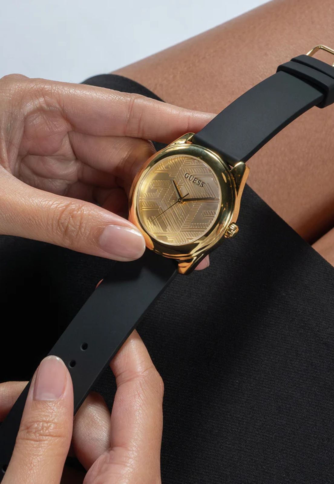 Relógio Redondo Pulseira Silicone Dourado - Imagem 5