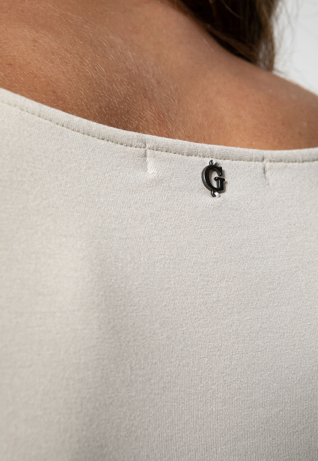 Blusa Malha Decote Degagê Creme - Imagem 6