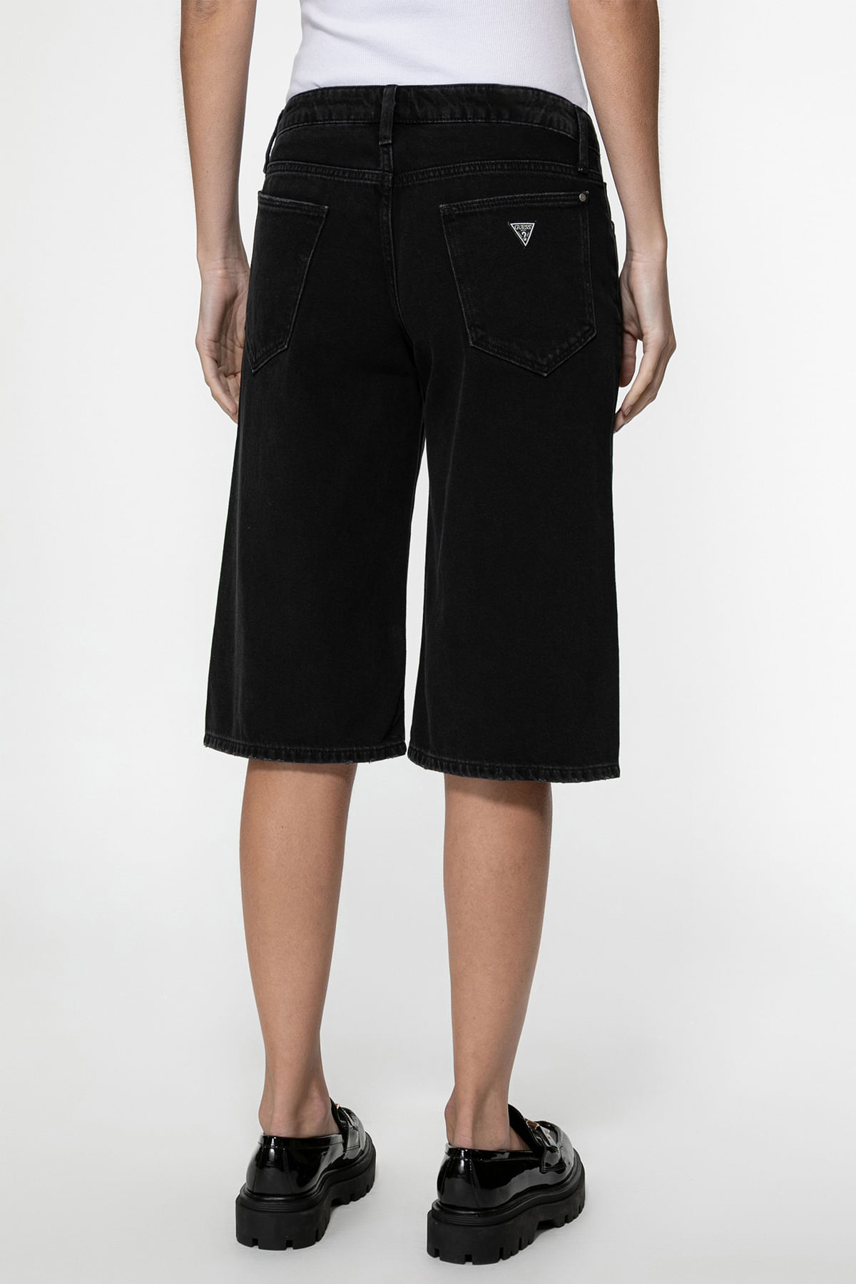 Bermuda Guess Sarja Longa Preto - Imagem 18