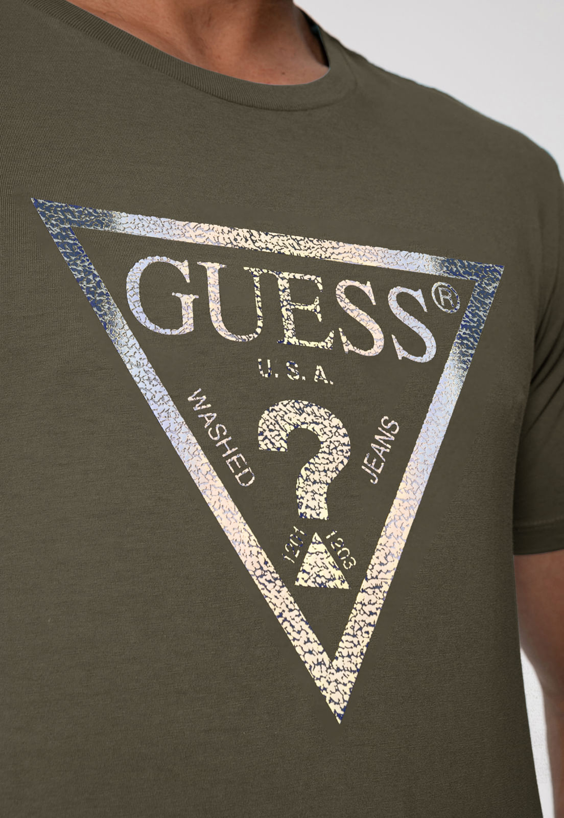 T-shirt Guess Triang Estampado Verde Oliva - Imagem 4