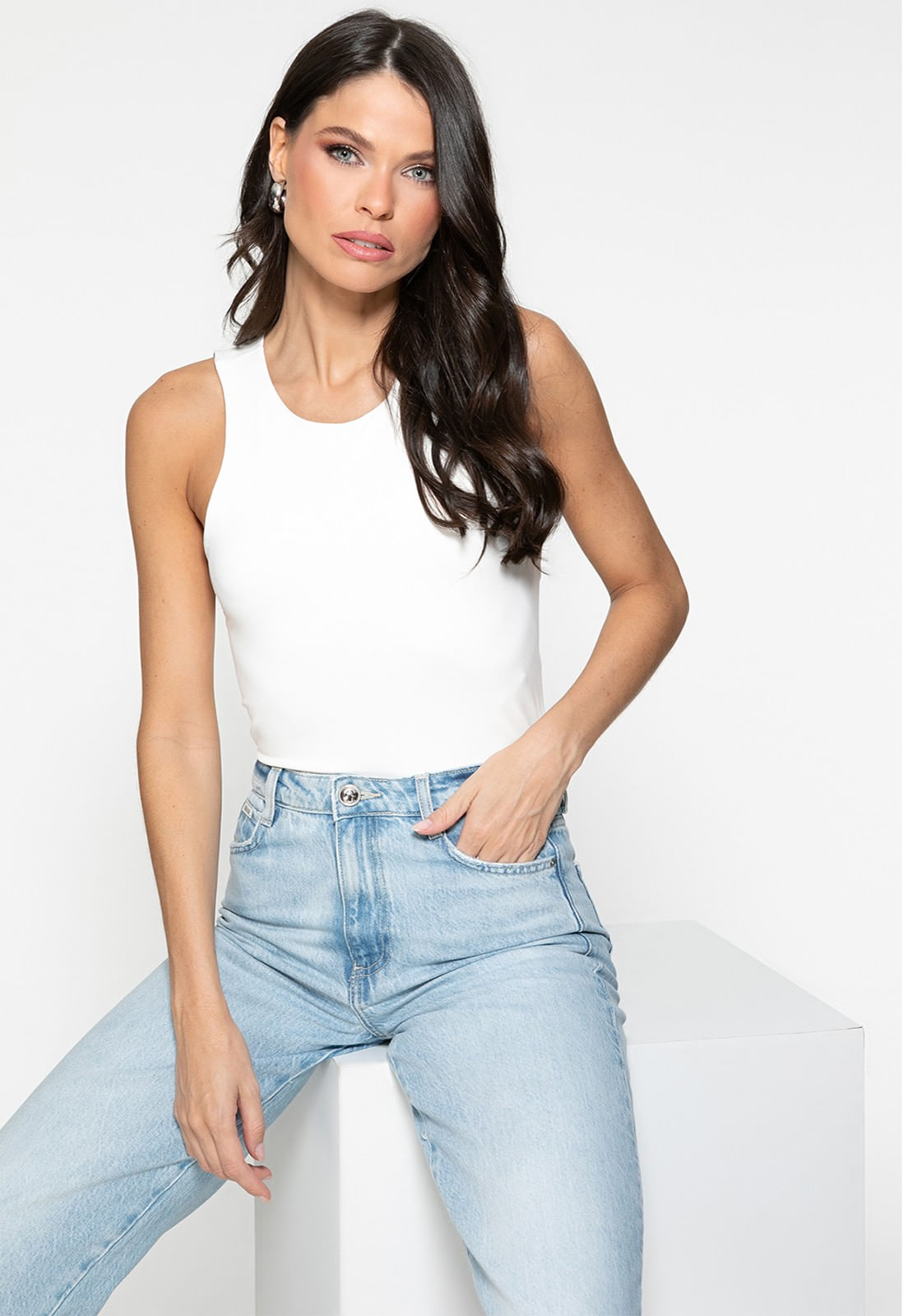 Regata Malha Abertura Costas Branco - Imagem 17