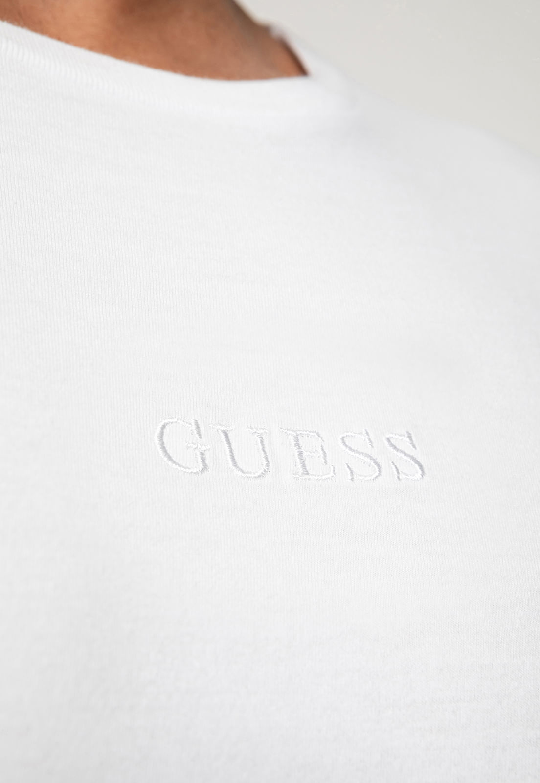 Camiseta Guess Bordado Centro Branco - Imagem 24
