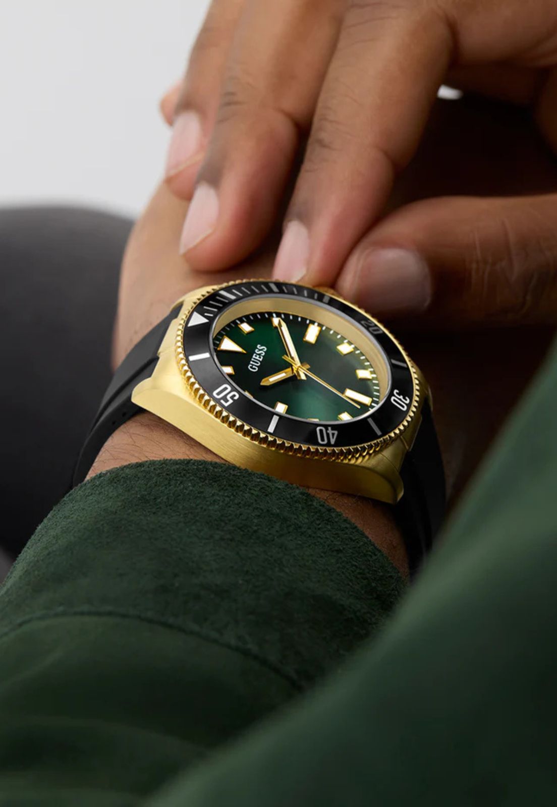 Relógio Sport Silicone Aço Dourado e Preto - Imagem 5