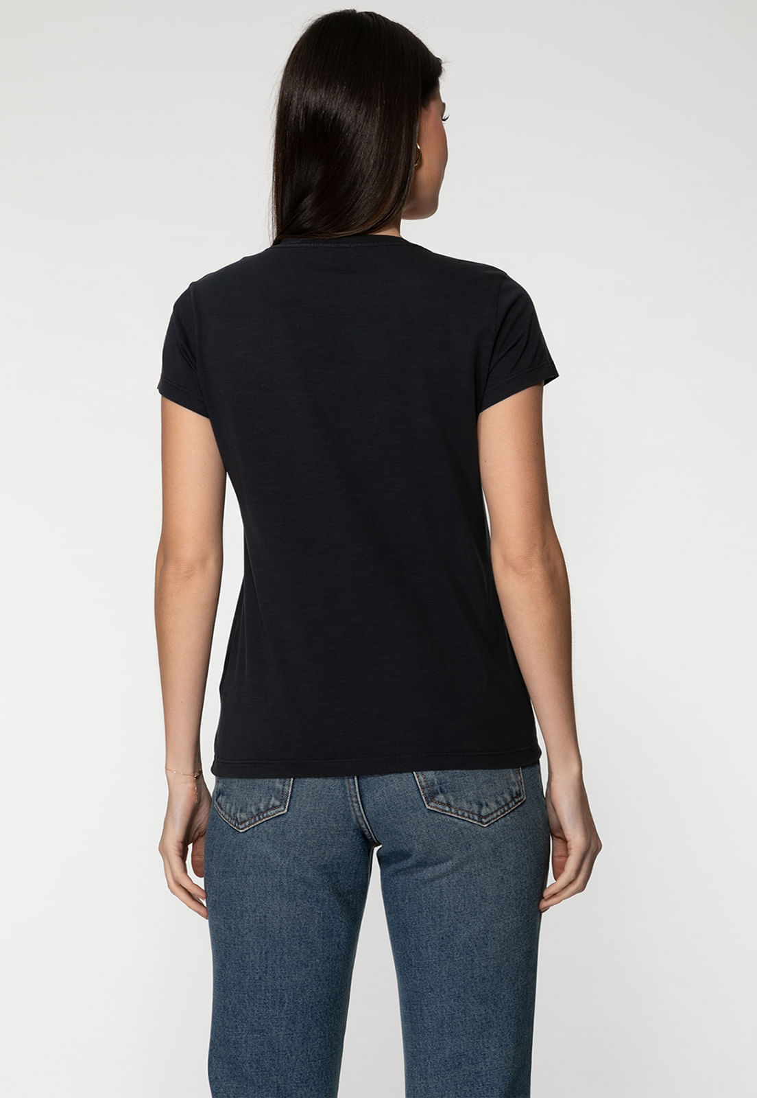 Camiseta Guess Dec V Bordado Cursivo Preto - Imagem 20