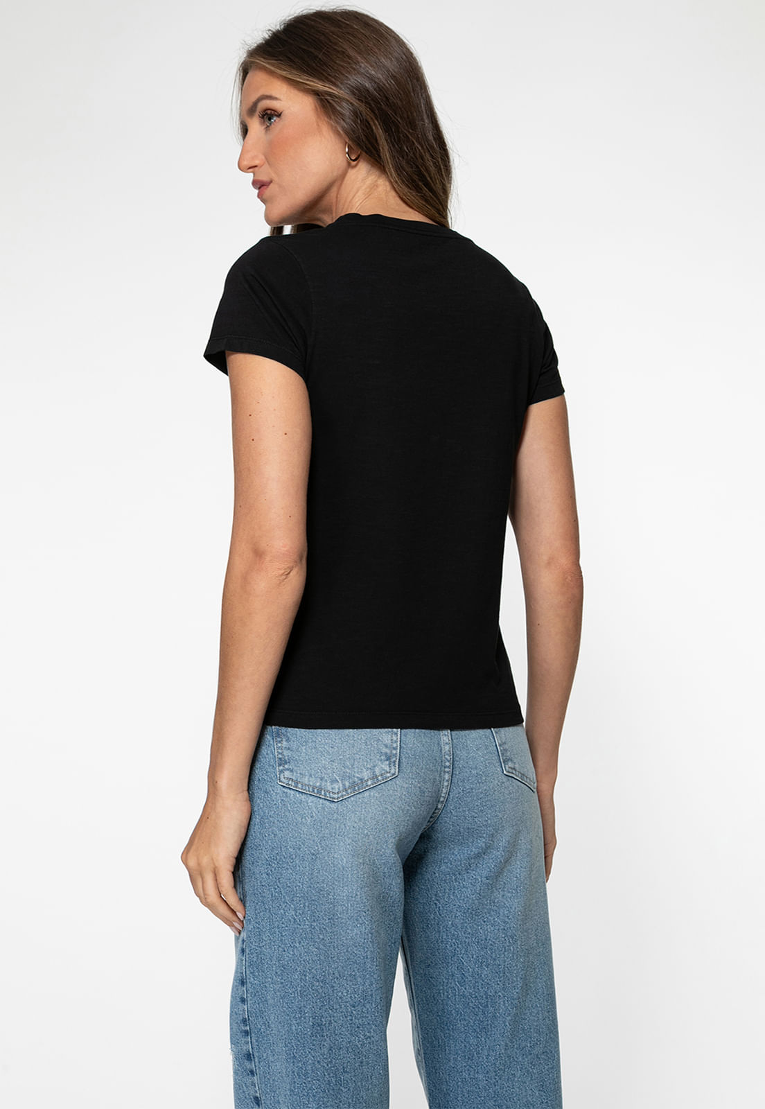 Camiseta Guess Dec V Bordado Cursivo Preto - Imagem 11