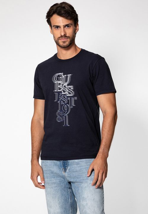 Camiseta Guess Est 1981 Relevo Azul Escuro